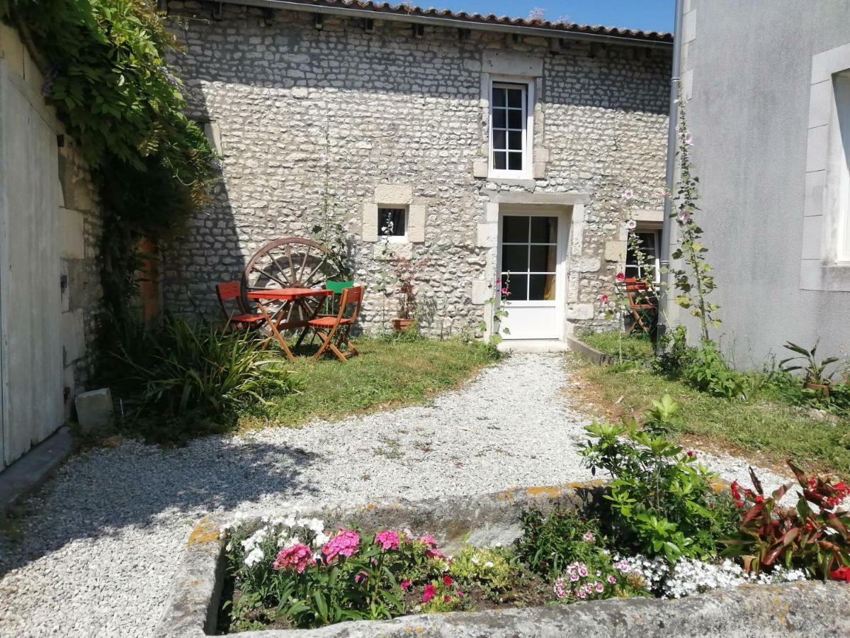 Tetes A L'Air Bed and Breakfast Montils Buitenkant foto